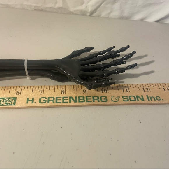 Skeleton tongs Black NEW grab for your holiday party - Picture 4 of 7
